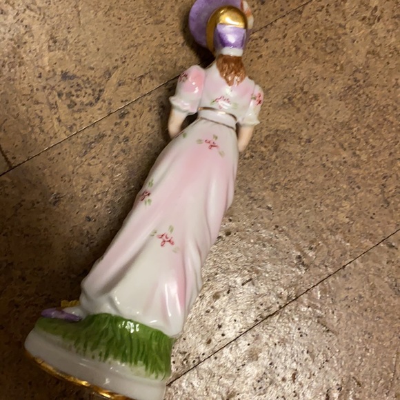 Vintage Porcelain Girl Figurine - Picture 5 of 11